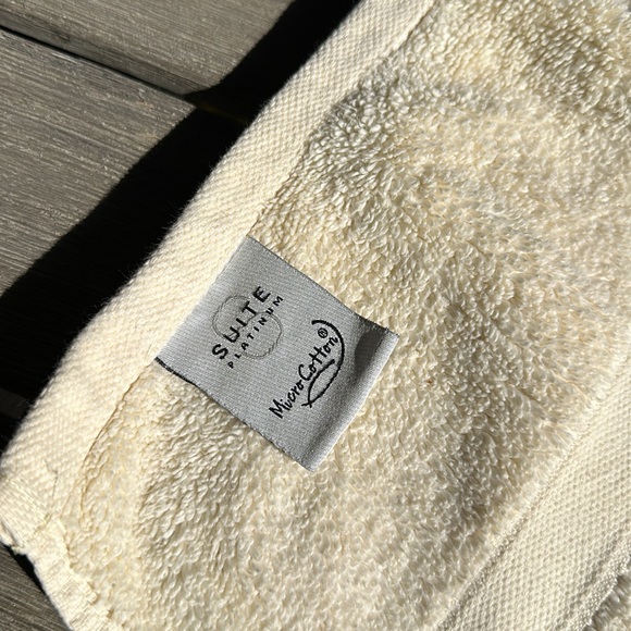 Towels 100% cotton set of 3 bath towels. Very good condition, almost not used - Picture 6 of 13